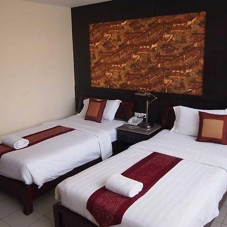 Jomtien Holiday Pattaya Hotel Kültér fotó